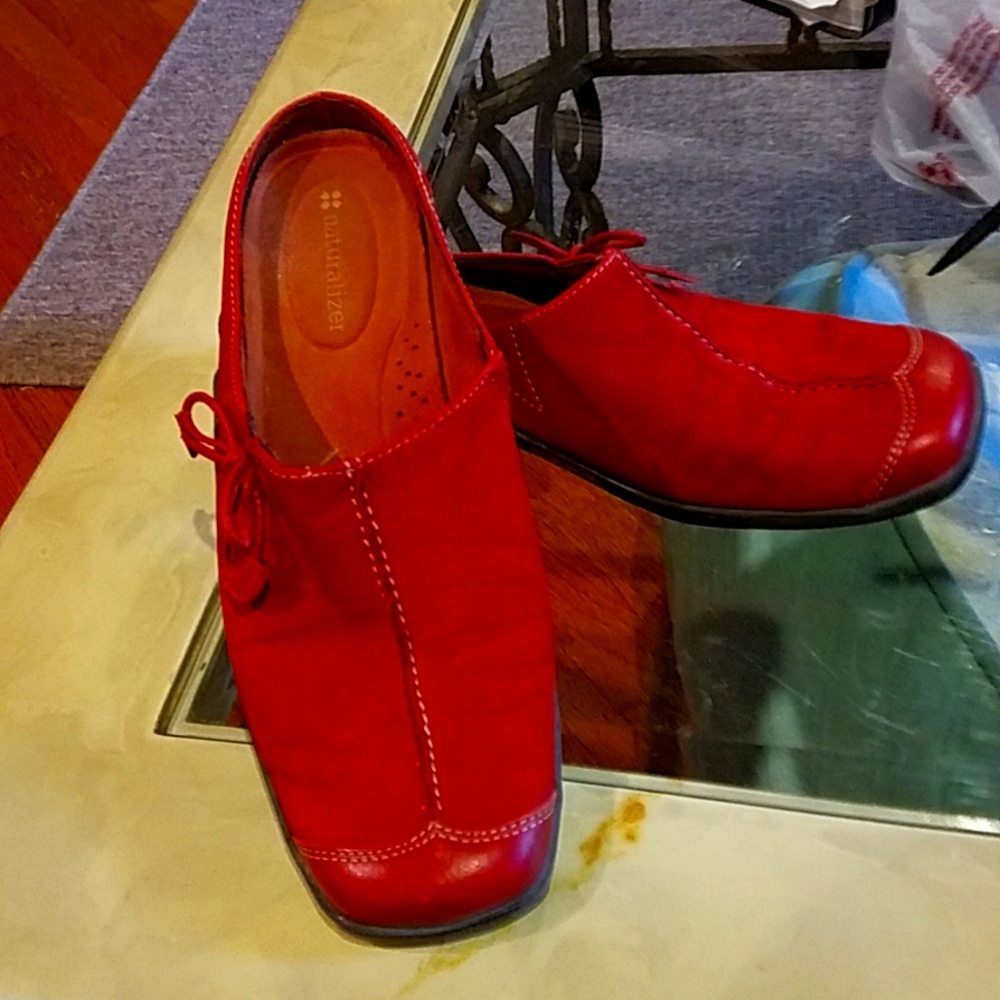 Red suede size 7 Naturalizers